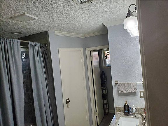 4th image of 6011 Maywood Forest Dr