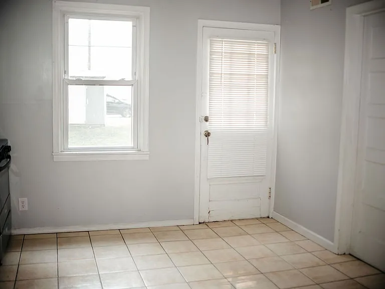 1080 Kelly Dr — Photo 8