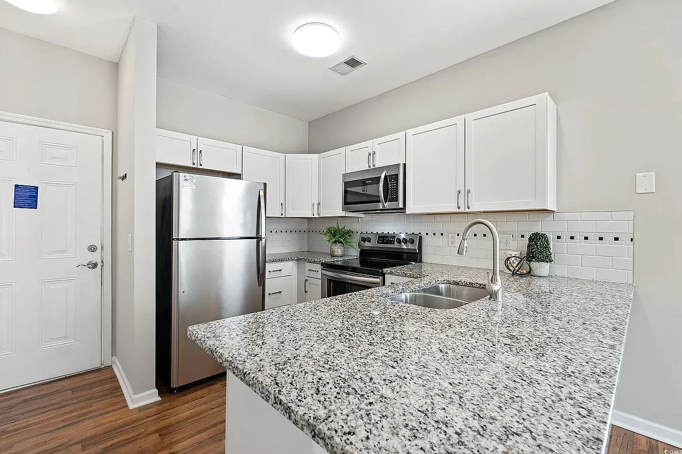 2 bed, 801 sqft, $1,450 — Photo 4