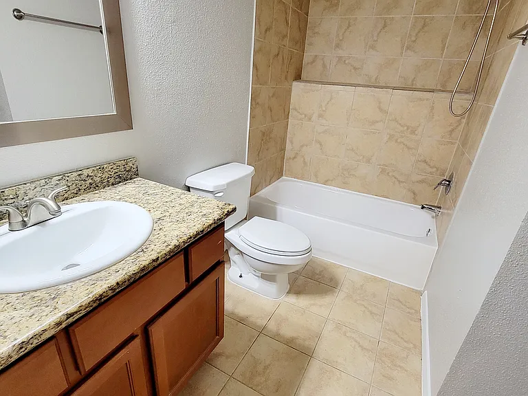 Broadwater Apartments — Photo 7