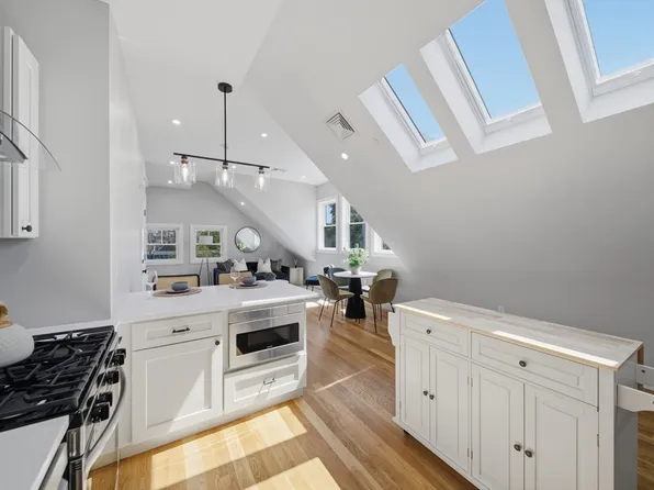 174 Walnut St #3, Somerville, MA 02145