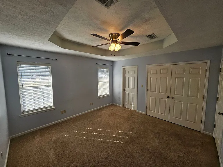2018 Hickory Dr — Photo 8