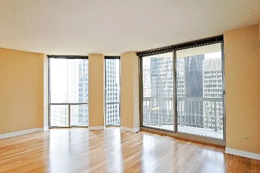 Building Photo - 222 N Columbus Dr