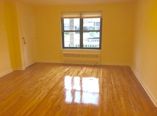 6712 197th St, Fresh Meadows, NY 11365