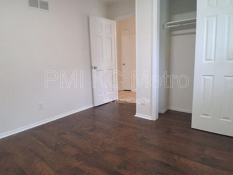 5623 NE 51st St — Photo 18