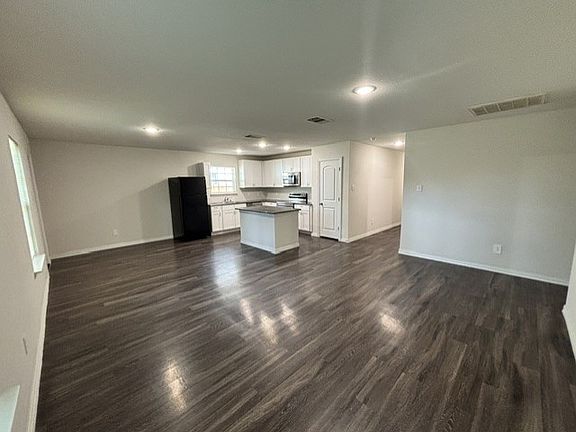 3rd image of 2927 Dorris St