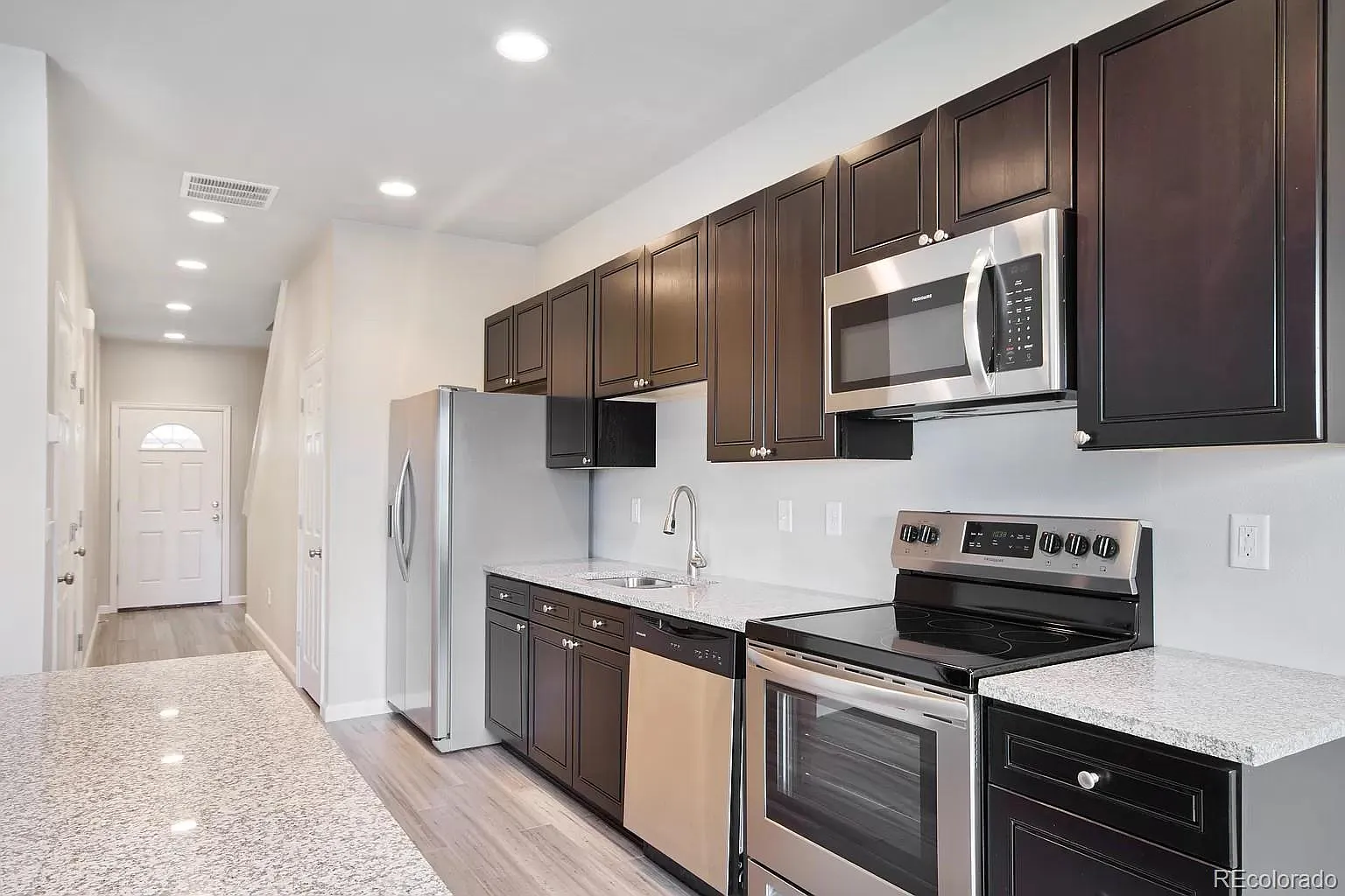 3 bed, 2.5 bath, 1369 sqft, $2,285 — Photo 1