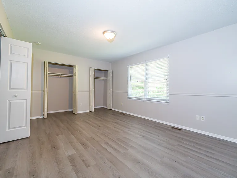 4 Astor Ct — Photo 17