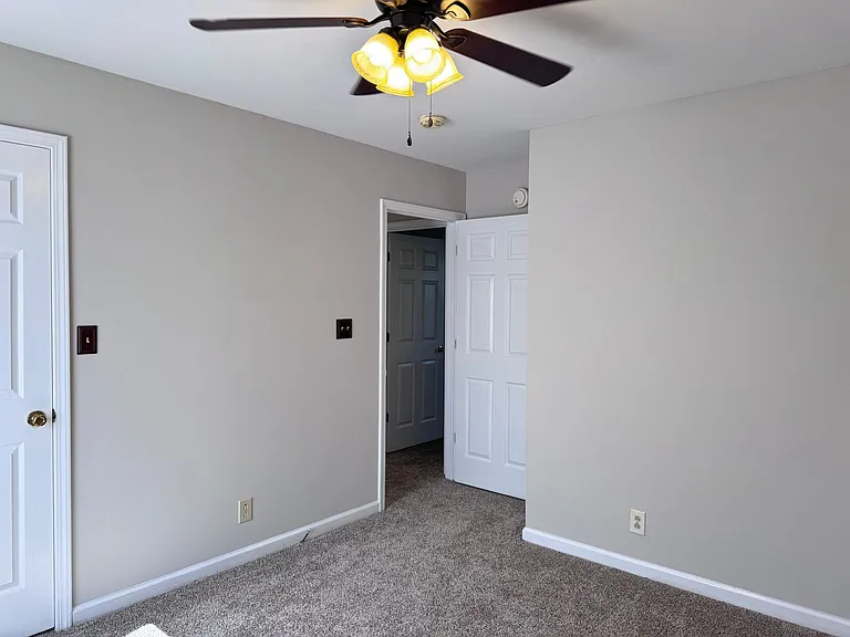 438 Kelsey Dr — Photo 13
