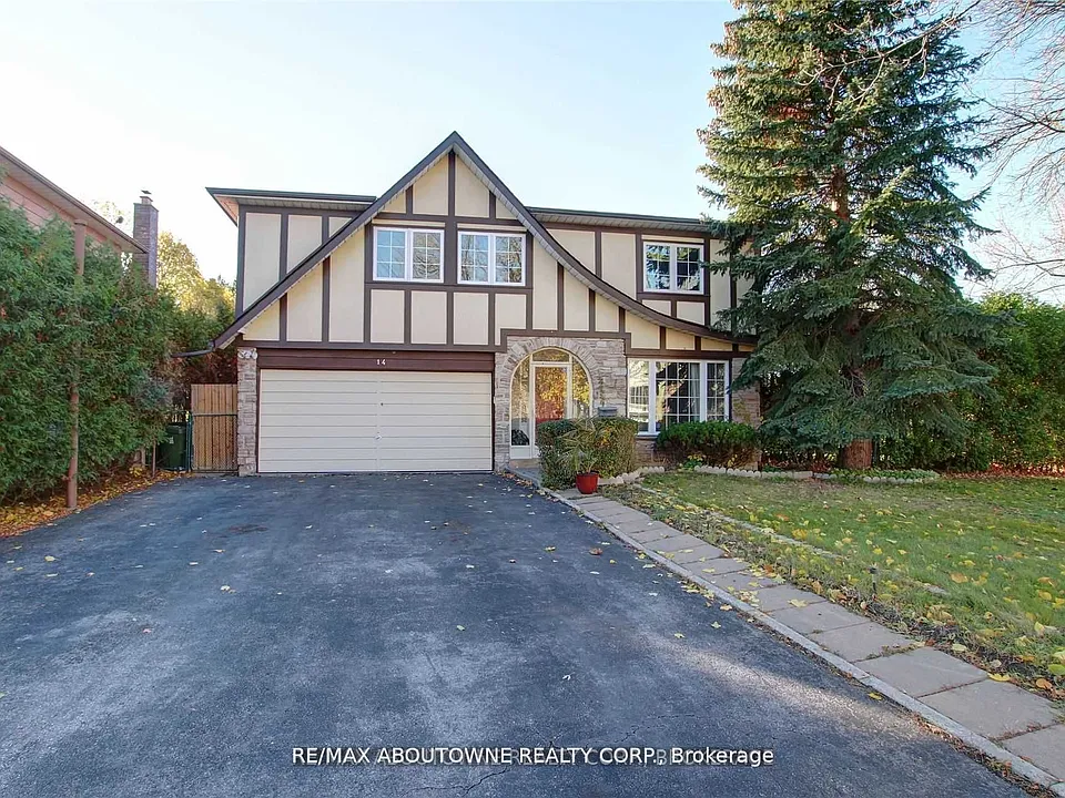 14 Angus Dr #LOWER
