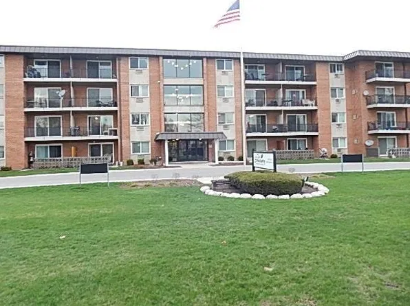2234 S Goebbert Rd APT 420, Arlington Heights, IL 60005