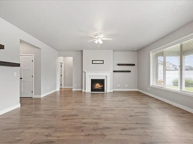 4725 Roark Dr — Photo 12
