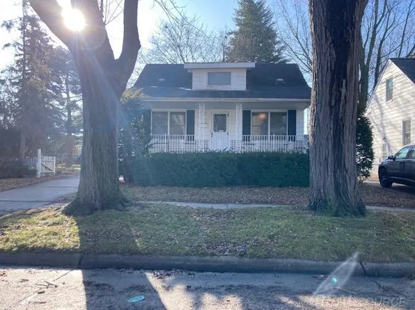 8442 Central St, Center Line, MI 48015