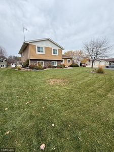 509 Devonshire Dr, Nya, MN, 55397