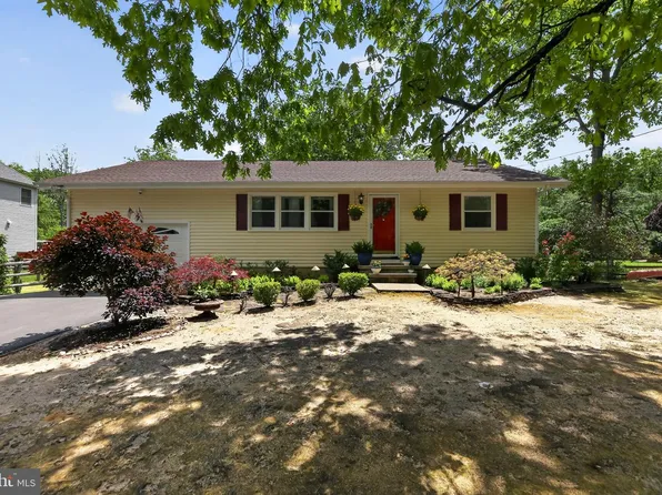 3 Tomahawk Trl, Medford, NJ 08055