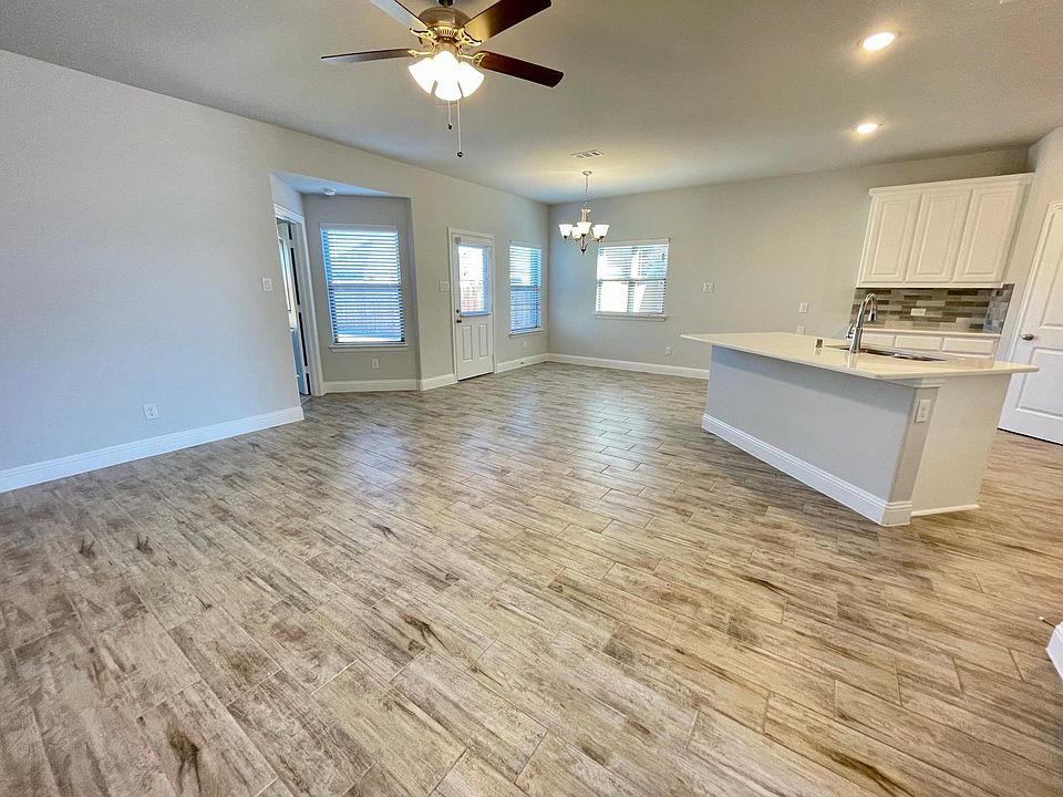 1st image of 2909 Diamondback Dr