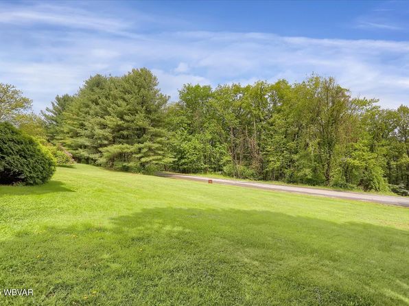 40 Hillcrest Ln, Williamsport, PA 17701