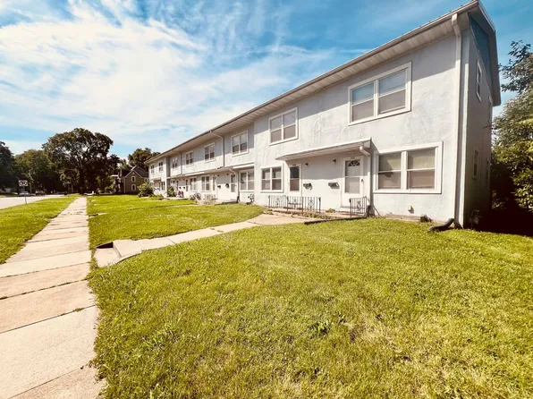 Locust Street Townhomes, 112-126 Locust St #124, Waterloo, IA 50701