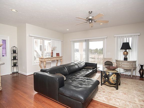 5th image of 1086 La Casa Ct
