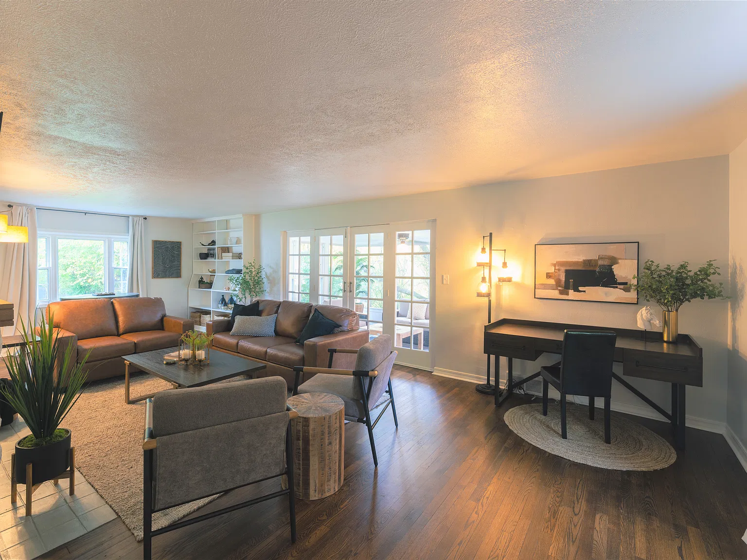 3 bed, 2633 sqft, $2,600 — Photo 2