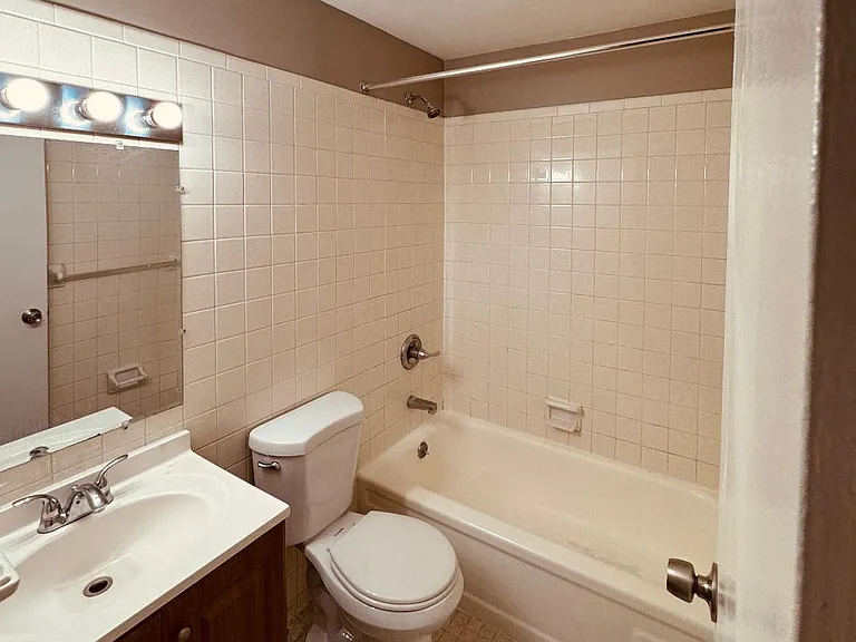 2602 Chesterfield Ct #10 — Photo 8
