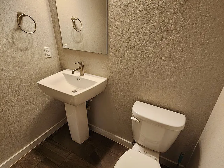 319 Creekside Curv — Photo 10