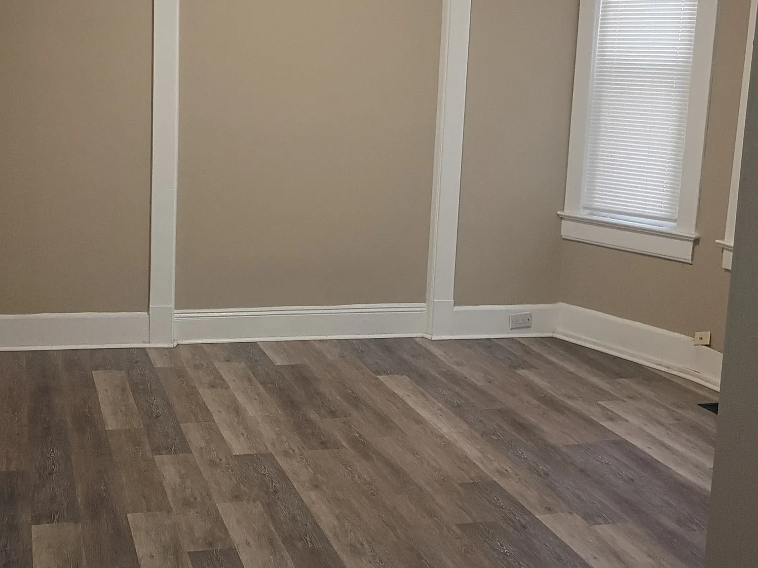 5 bed, 1500 sqft, $2,300 — Photo 2