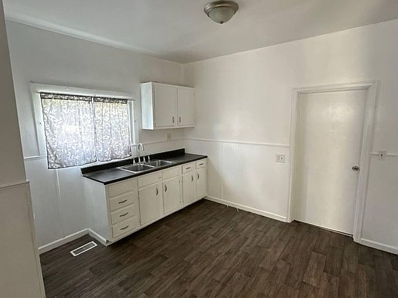 5th image of 2125 Valentine St