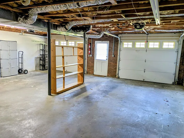 6913 Crandall Ct — Photo 22