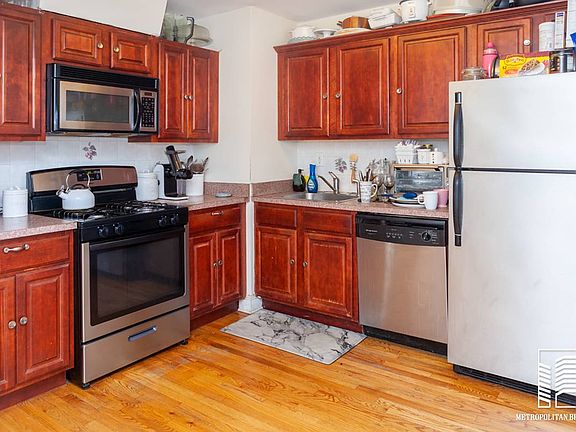 4th image of 1031 E 86th St #3