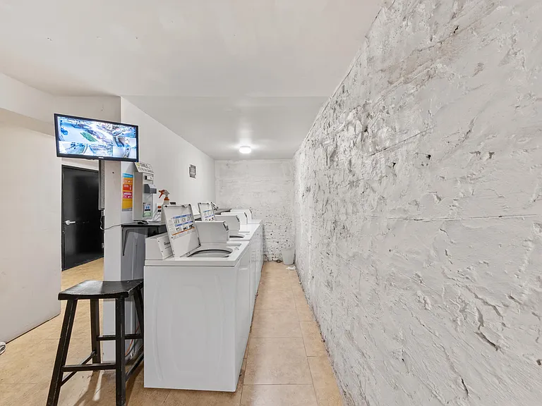 321 Eldert St #4B — Photo 12