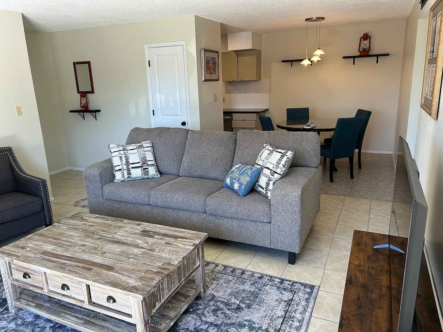 2 bed, 970 sqft, $2,900 — Photo 3
