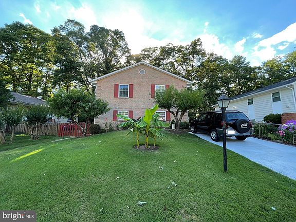 3rd image of 12512 Oakwood Dr