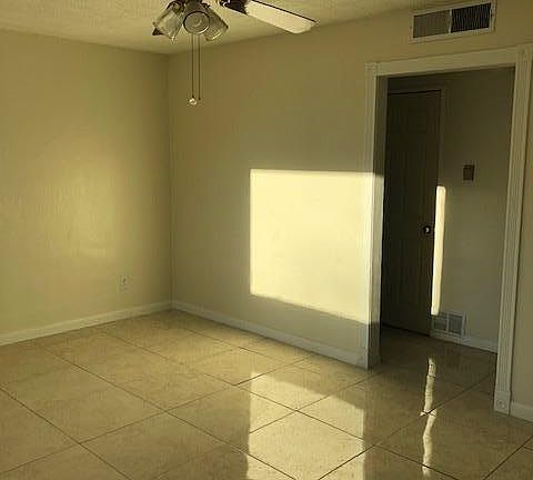 4th image of 1110 Hawaii St