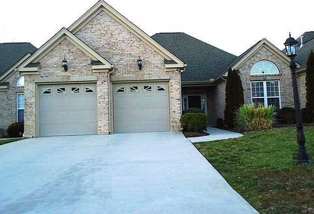 Luxury townhouse for rent in upscale Hixson neighborhood