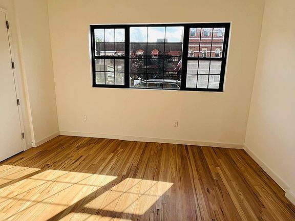 3rd image of 820 Lincoln Pl #4