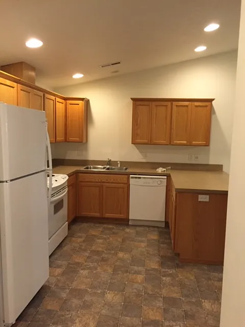 3 bed, 1200 sqft, $2,350 — Photo 4