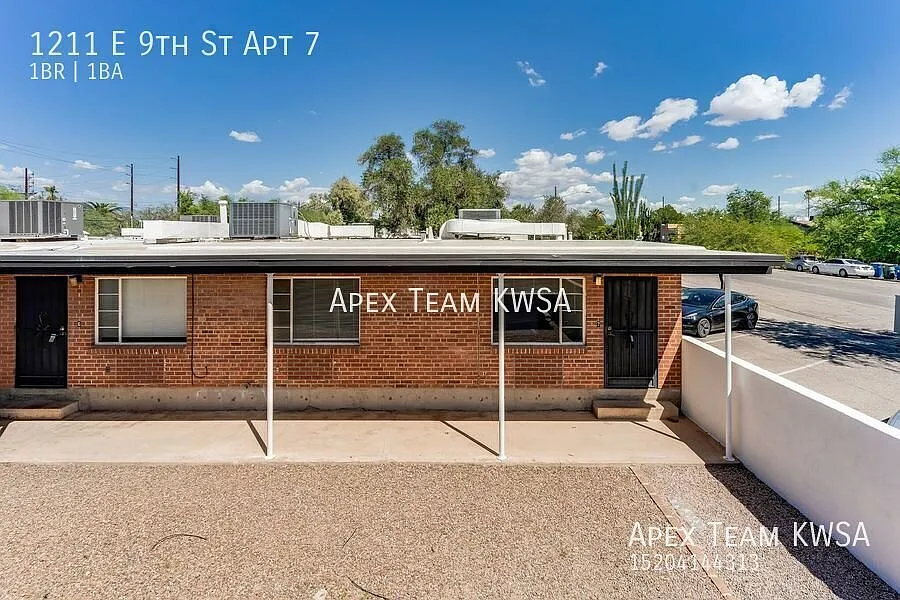 $745- Quiet 1 bed / 1 bath Apartment Moments Away from the University of Arizona & Central Tucson!! — Photo 1