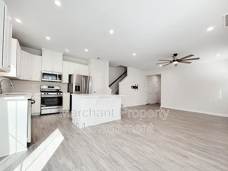 111 Marthawood Ln — Photo 9