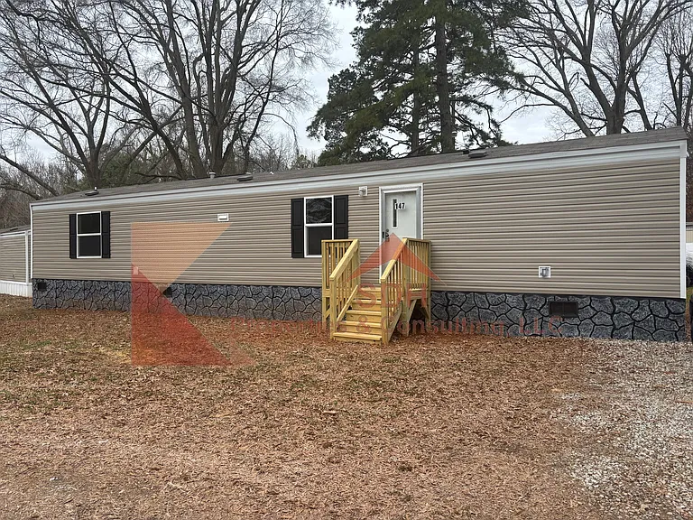 147 Langley Dr — Photo 1
