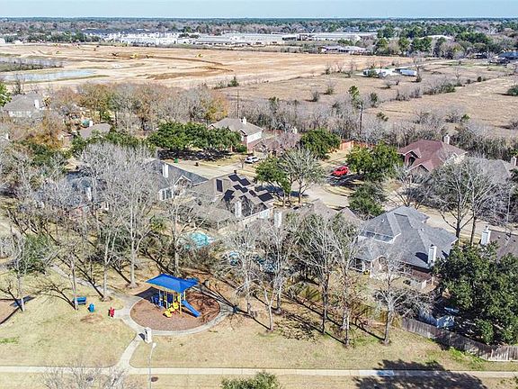 3rd image of 15819 Heartwood Way