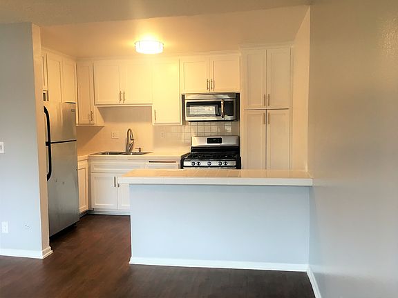 2nd image of 1320 S St Andrews Pl APT 313
