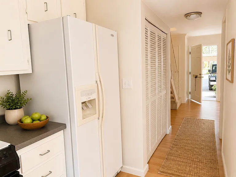 419 Alvarado Ave — Photo 5