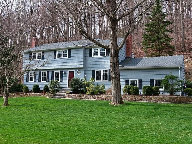 1 Delightful 4 Bedroom Colonial