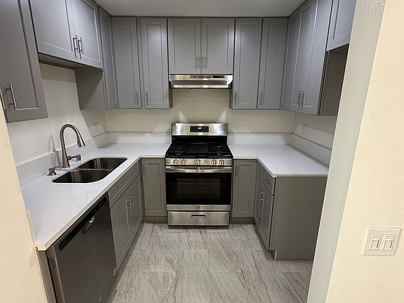 2nd image of 2935 Montrose Ave APT 302