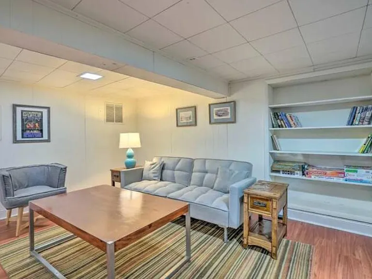 502 S George St — Photo 13