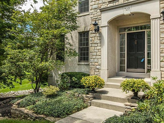 5th image of 748 Woods Hollow Ln
