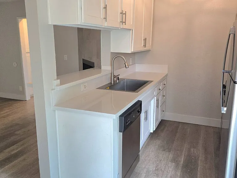 11230 Camarillo St #201 — Photo 10