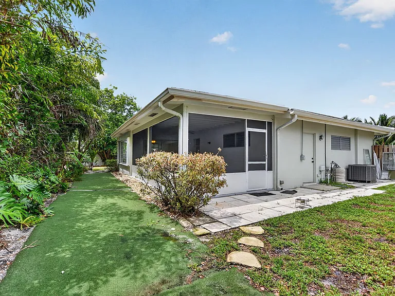 3398 NE 5th Ave — Photo 35