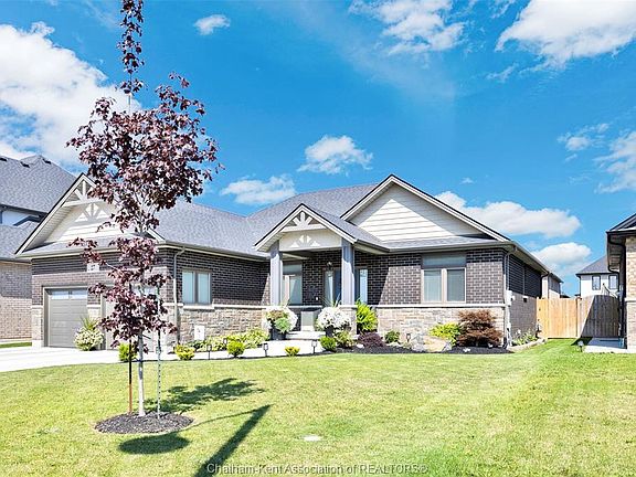 3rd image of 27 Tracy Dr